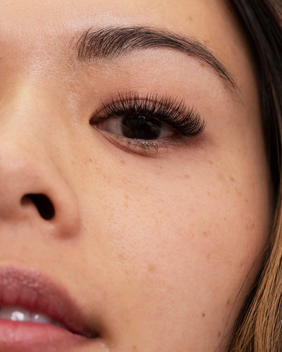 Classic vs. Hybrid Lashes: What's The Difference?